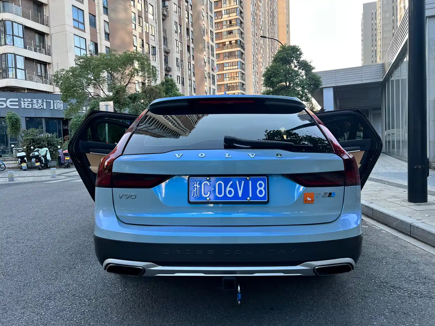 Volvo V90 2018 2017 Cross Country T5 AWD Smart Edition