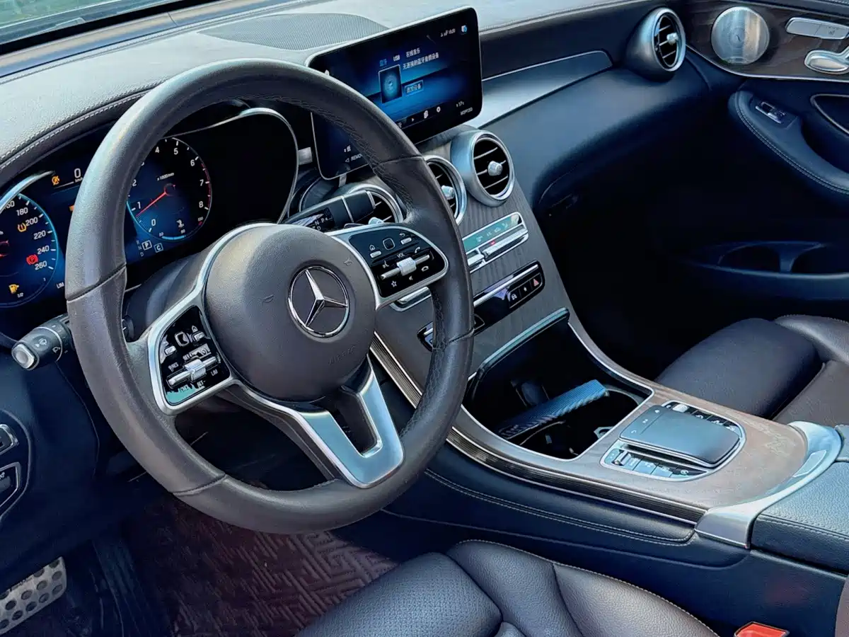 Фото 8 - Mercedes-Benz GLC