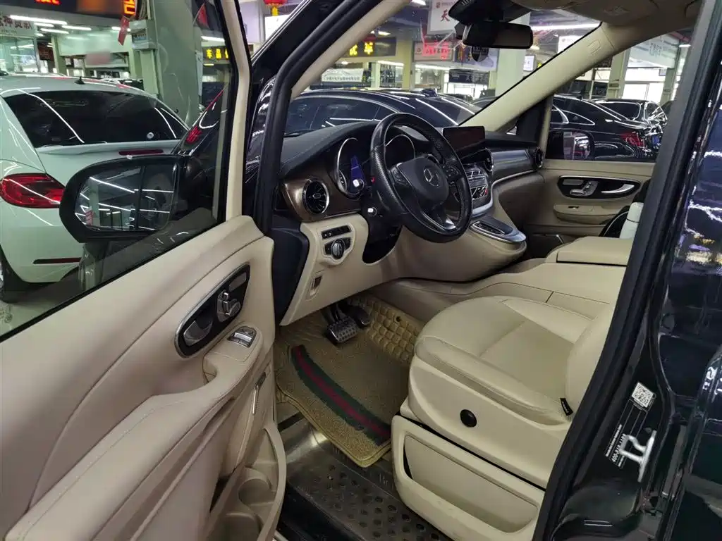 Mercedes-Benz V-Class 2020 Model V 260 L Long Wheelbase Luxury фото 24