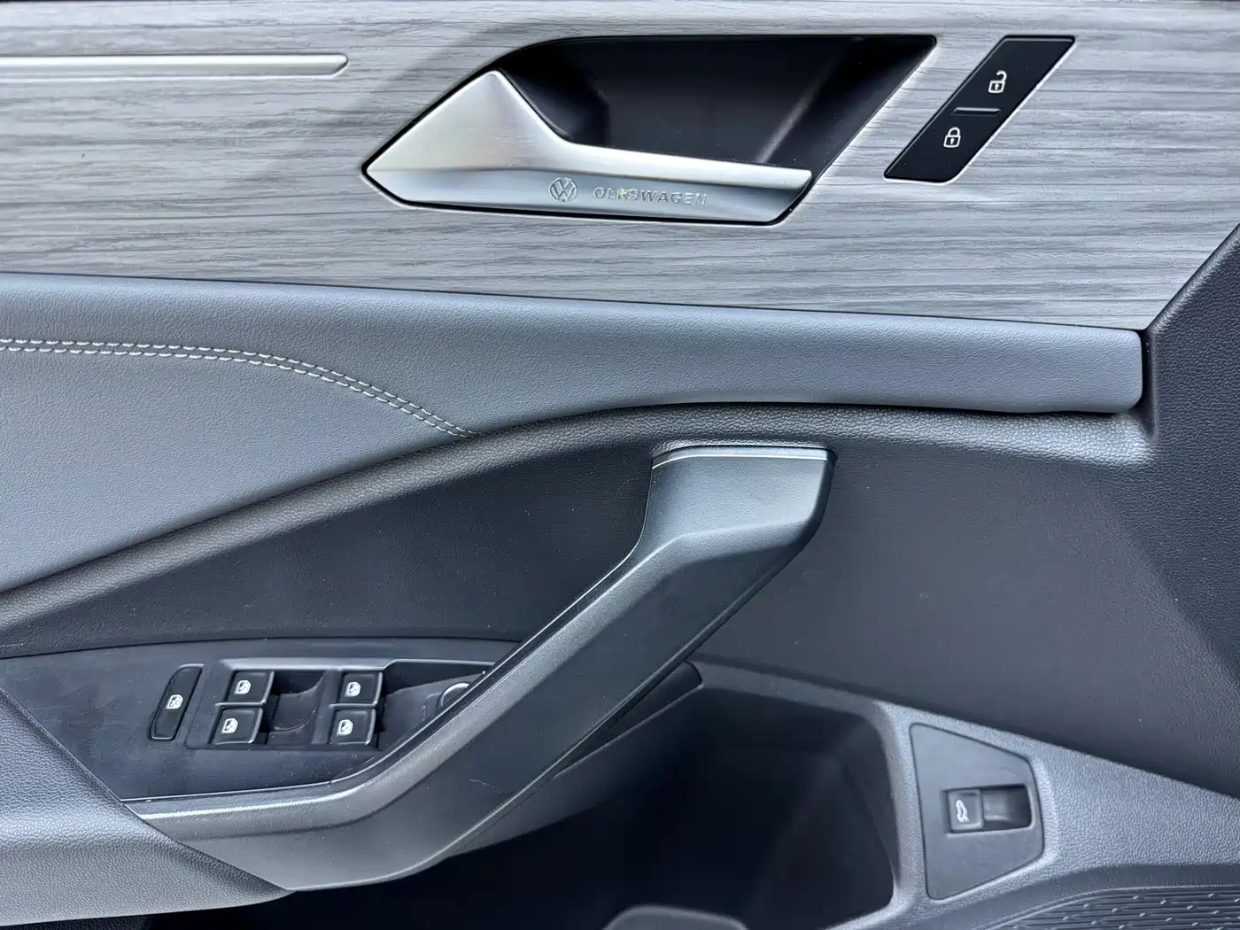 Volkswagen Sagitar 2023 Model Year 280TSI DSG Surpass Edition фото 9