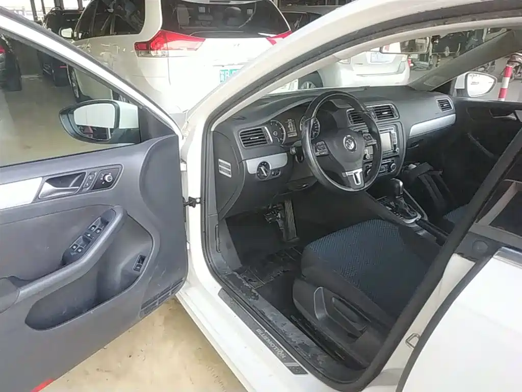 Volkswagen Sagitar 2014 Facelift 1.4TSI BlueMotion фото 16
