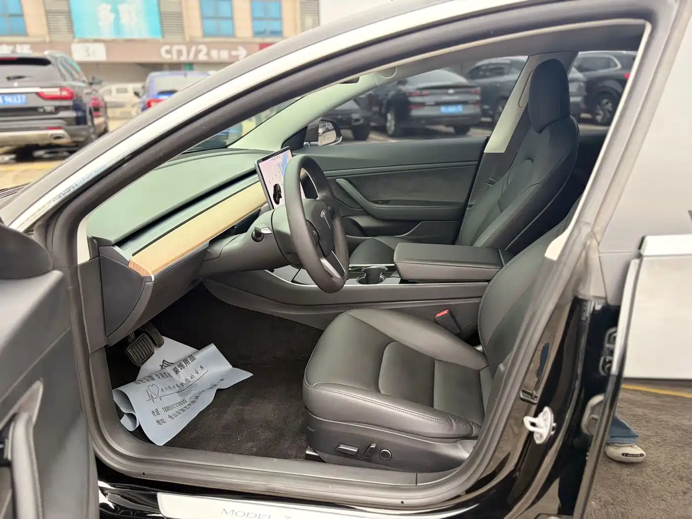 TESLA MODEL 3