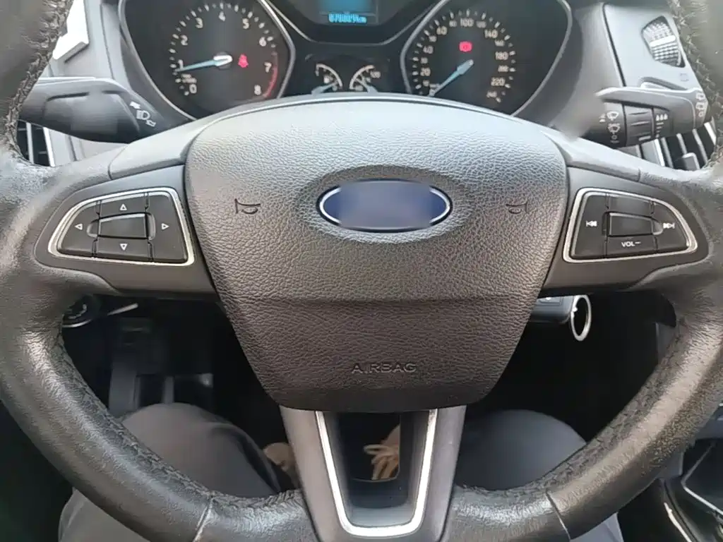 Фото 11 - Ford Focus