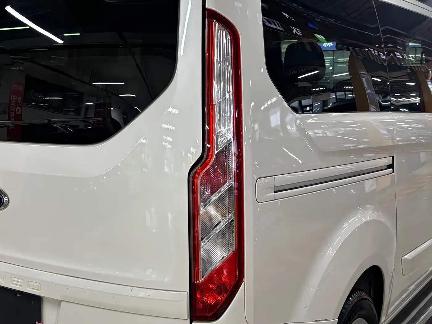 Ford Tourneo 2017 2.0T Automatic Smart Elite Edition фото 13