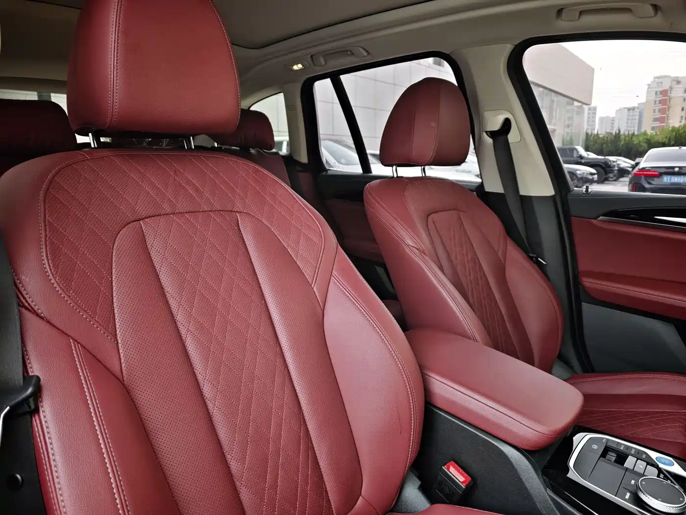 BMW iX3 2024 Leading Edition фото 16