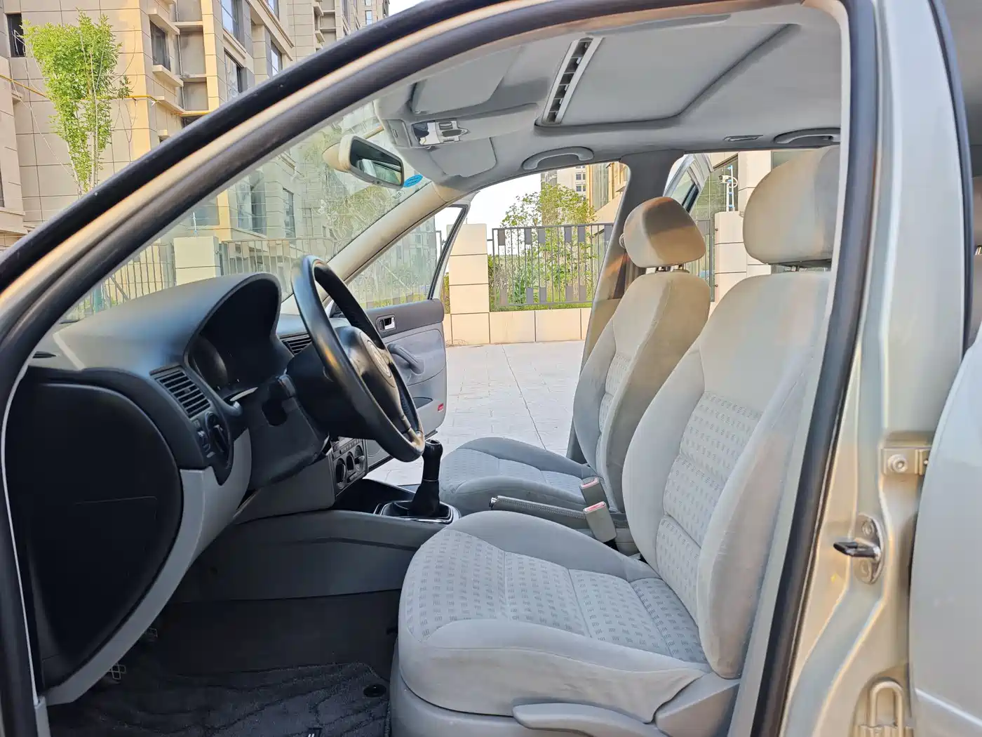 Volkswagen Golf 2004 Model 1.6 Manual Comfort фото 7