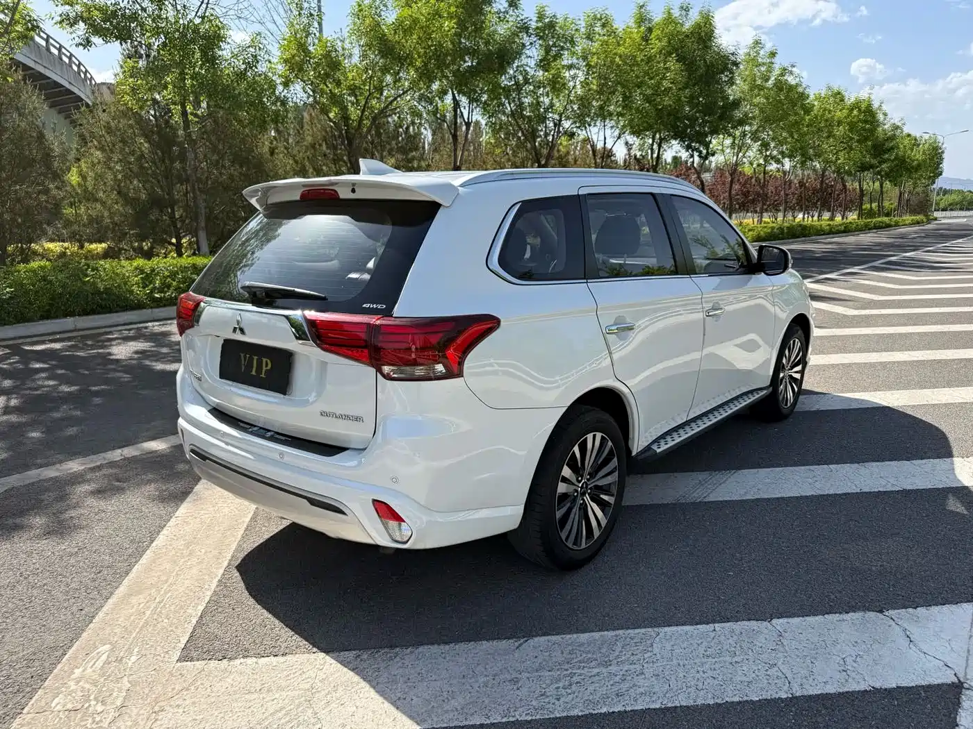 Mitsubishi Outlander 2021 2.4L 4WD Deluxe Edition 7-Seater фото 9