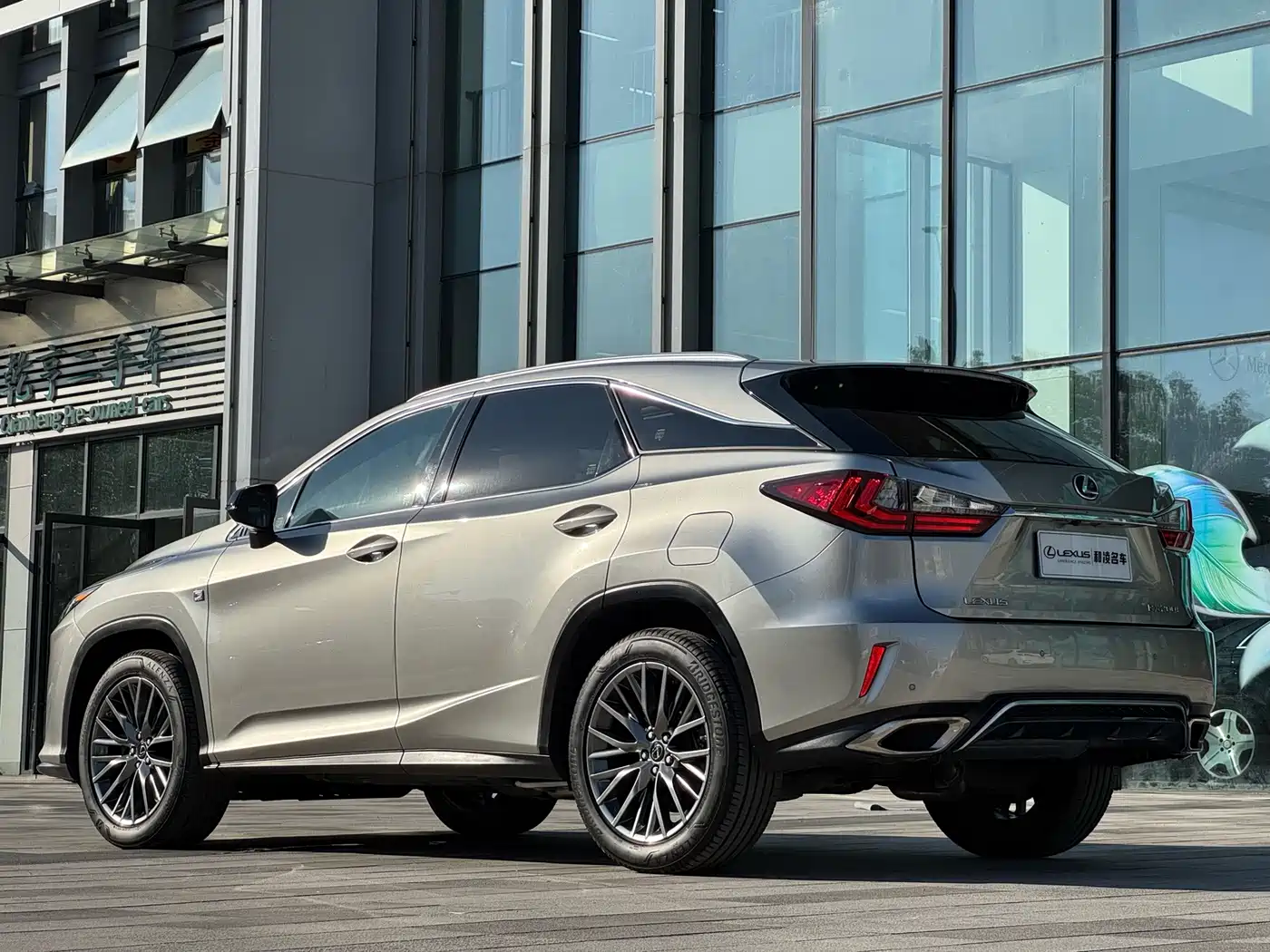 Фото 4 - Lexus RX