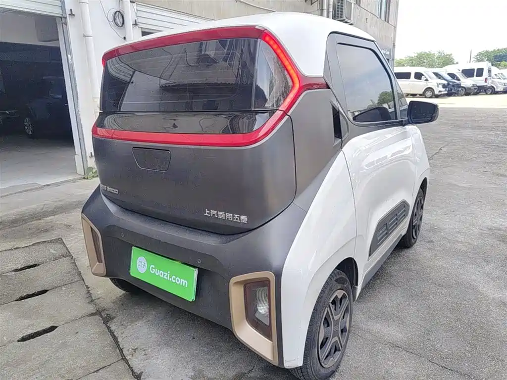 BAOJUN E200