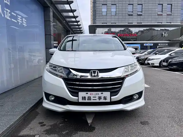 Honda Odyssey 2015 Facelift 2.4L Smart Enjoyment Edition — фото 2