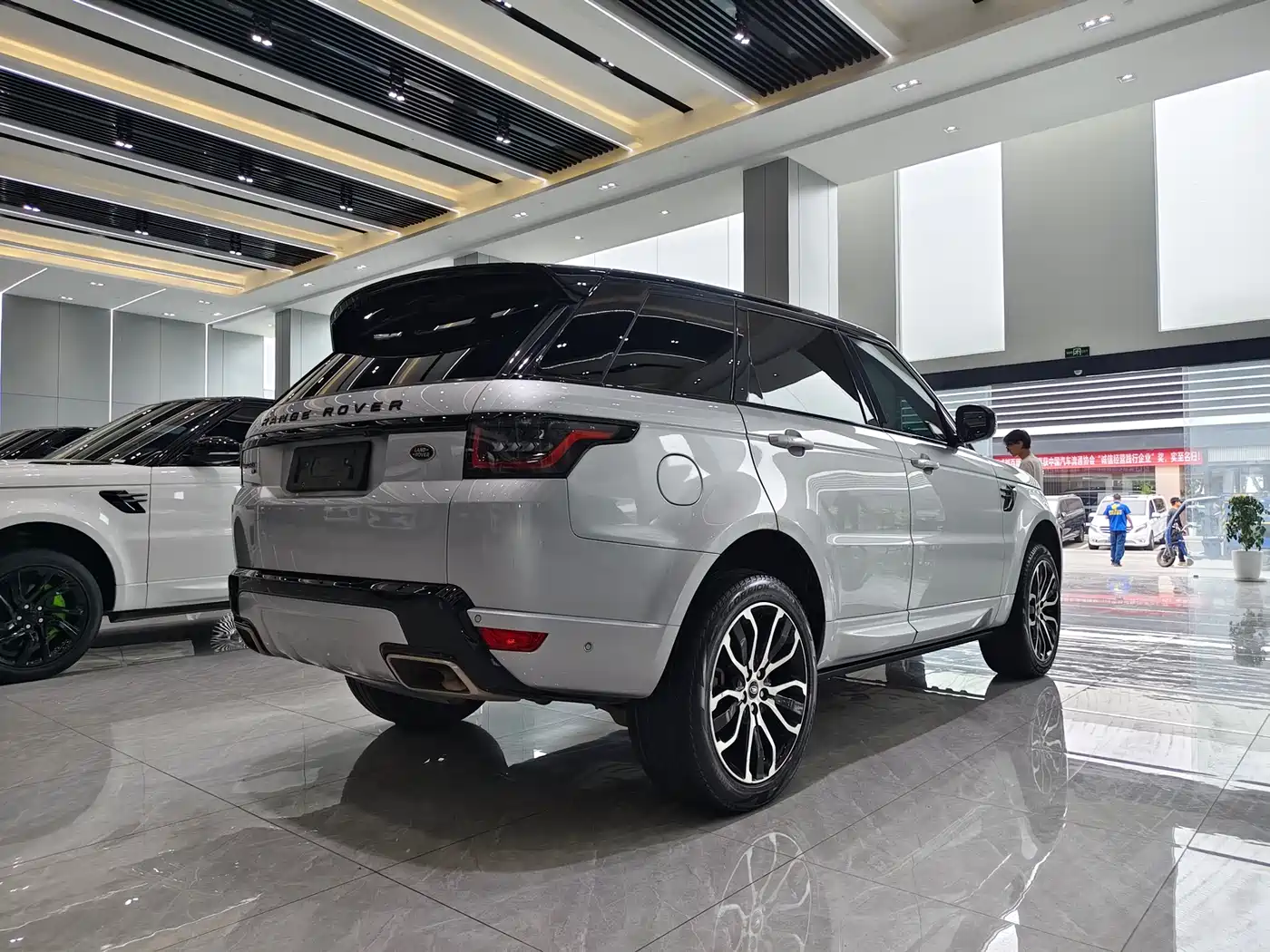 Land Rover Range Rover Sport 2022 3.0 L6 Gloss Black Edition фото 21