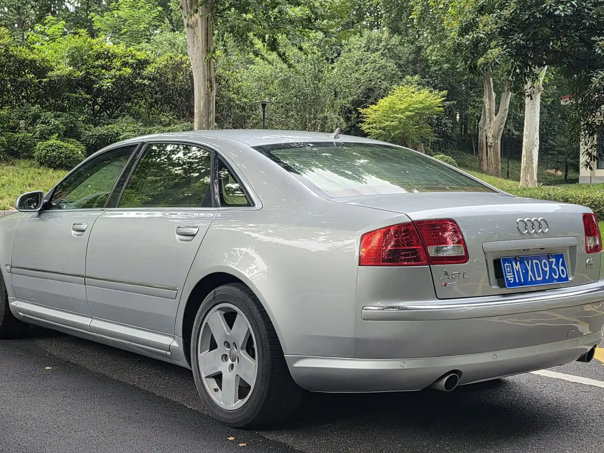 Photo 7 - Audi A8