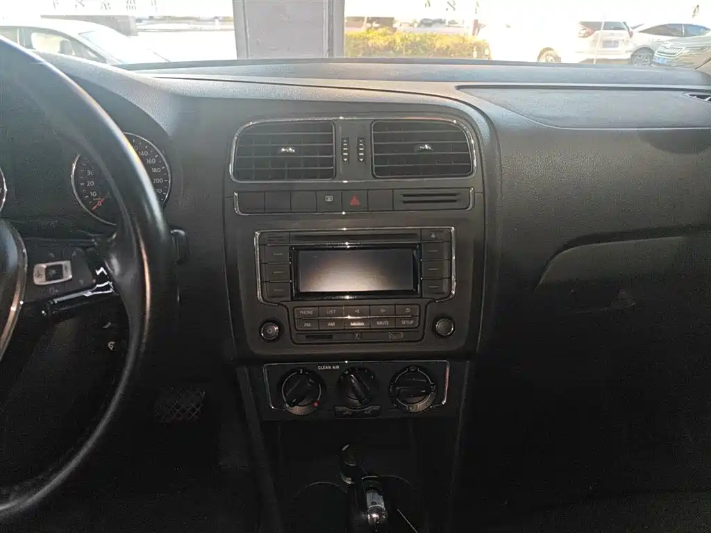 Volkswagen Polo 2016 1.6L Automatic Comfort фото 6