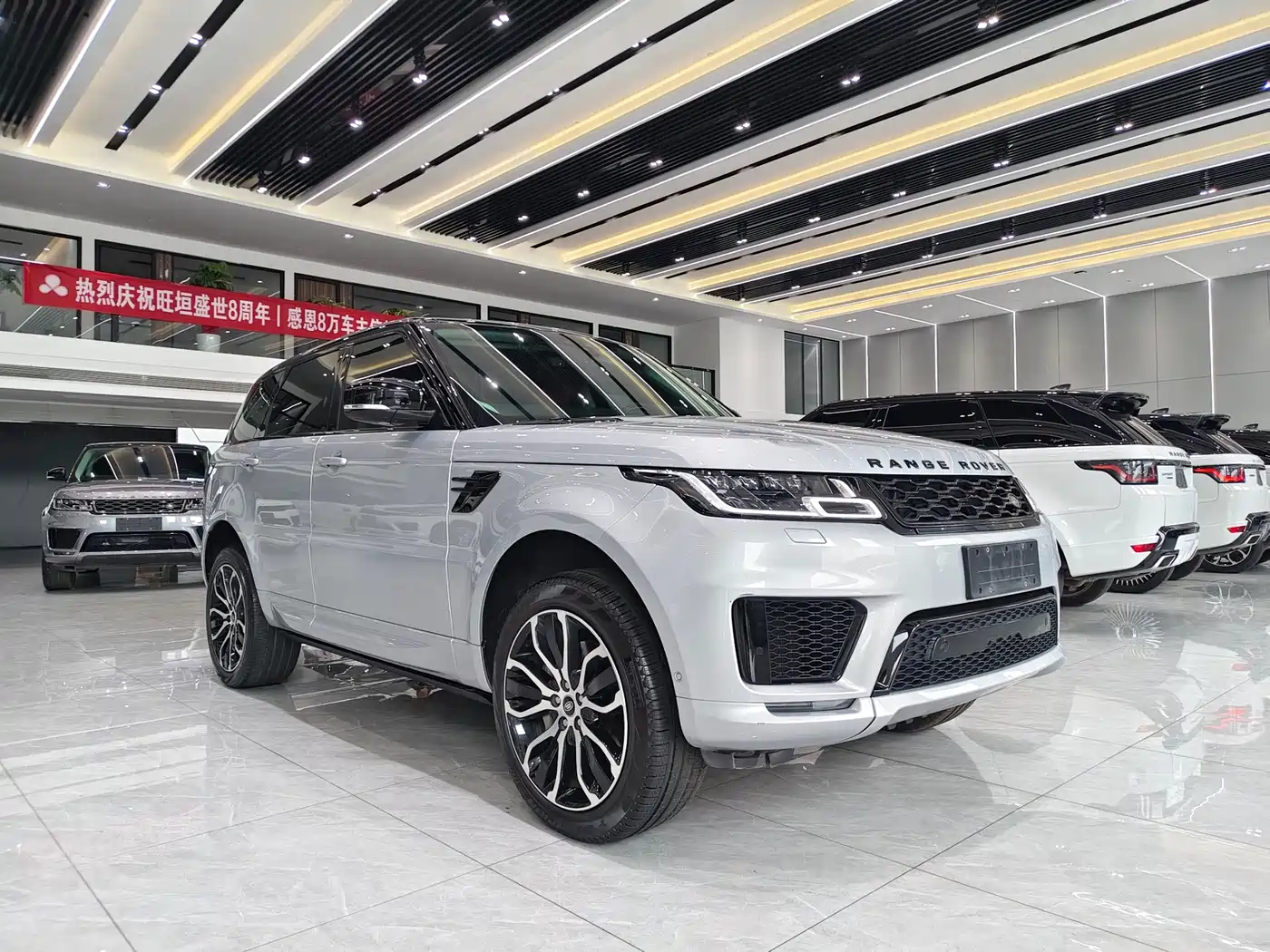 Land Rover Range Rover Sport 2022 3.0 L6 Gloss Black Edition фото 3