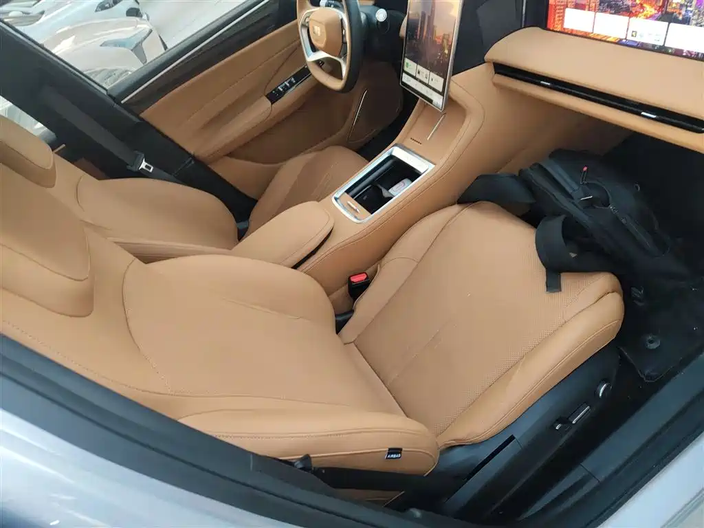 Geely Galaxy Galaxy L7 2025 EM-i 115km Explorer+ Edition фото 25