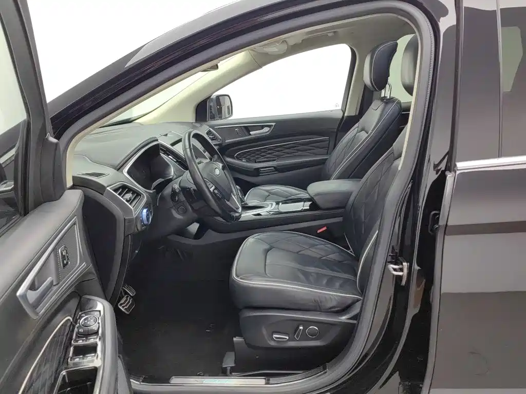 Фото 10 - Ford Edge