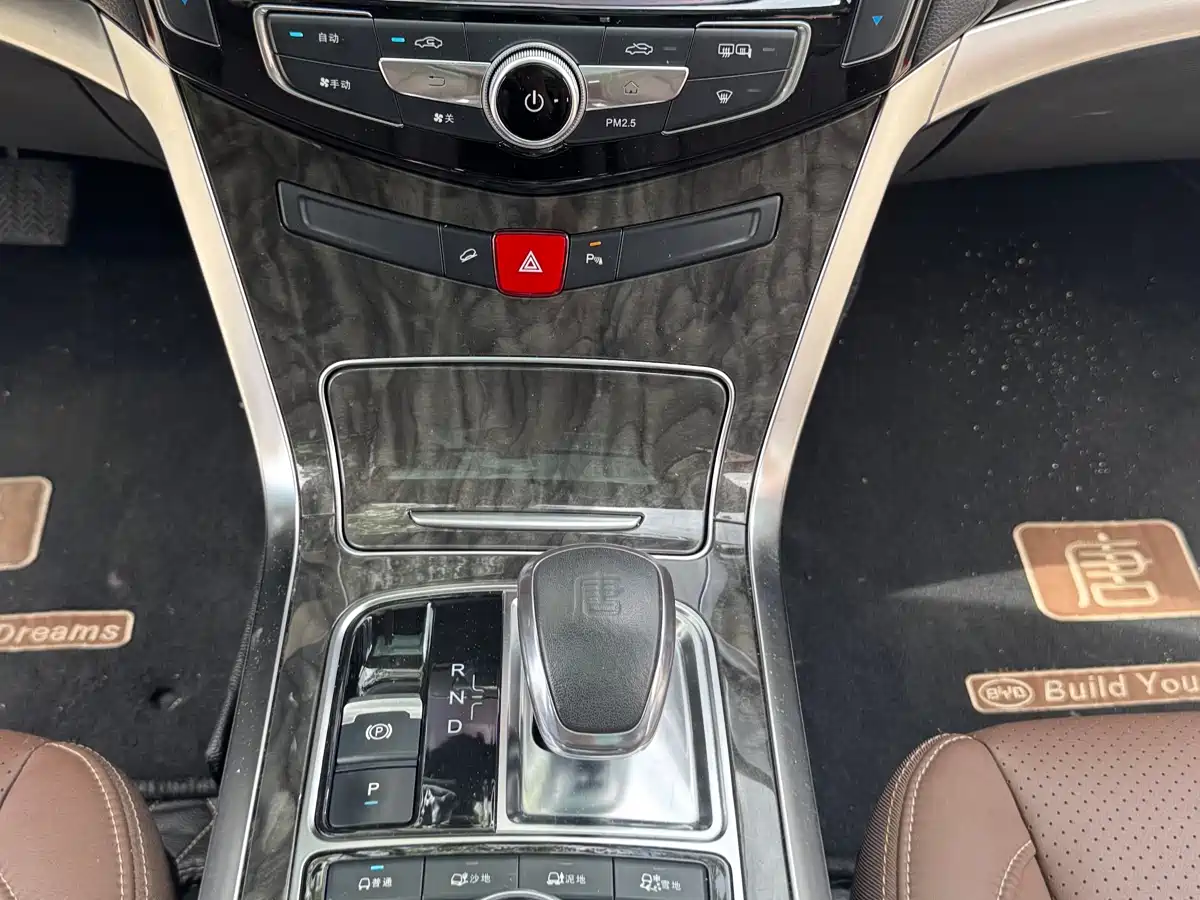 BYD Tang New Energy 2017 Model 2.0T Full-time 4WD Elegance фото 15