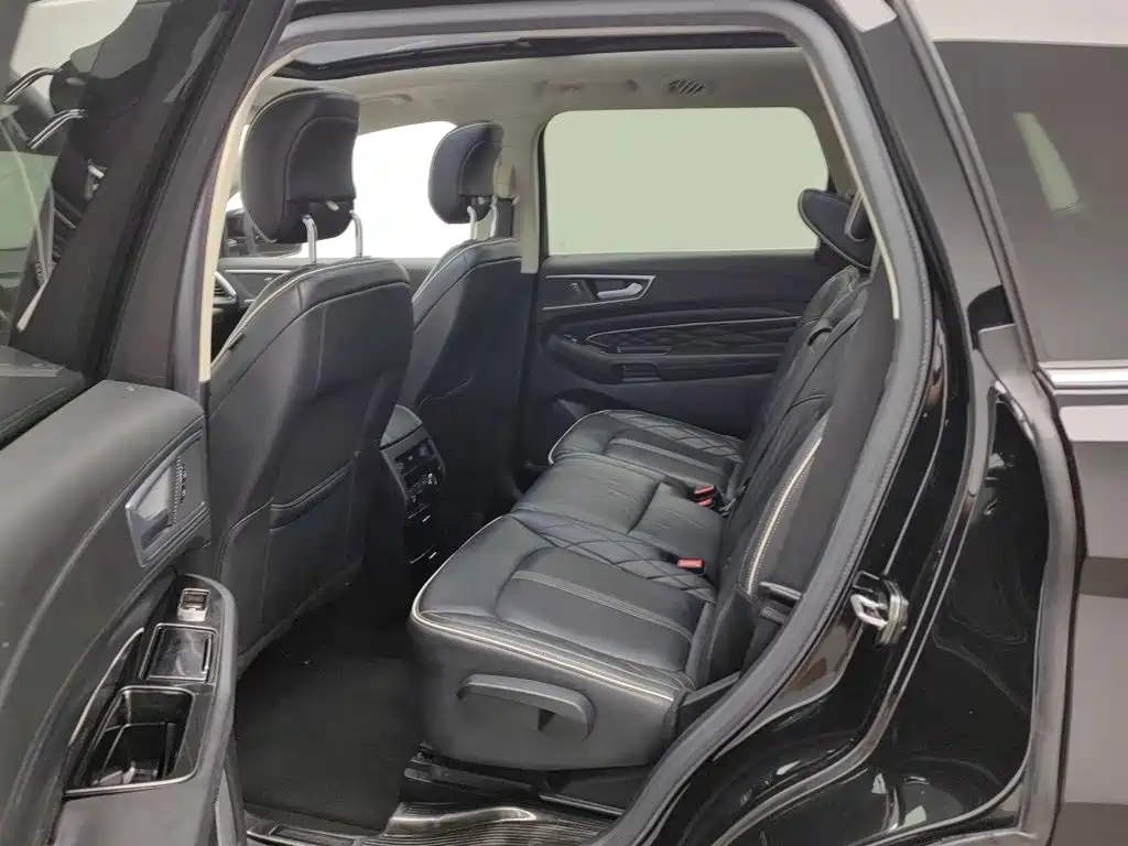 Фото 15 - Ford Edge