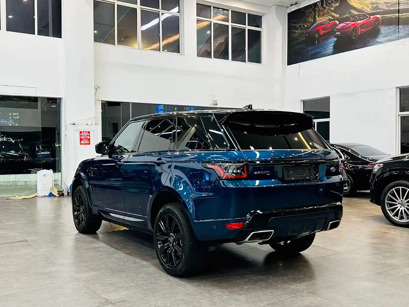 Land Rover Range Rover Sport 2022 3.0 L6 Indigo Flowing Light Edition фото 4