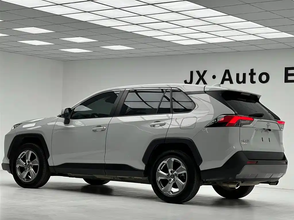 Toyota RAV4 Rongfang 2022 2.0L CVT 2WD Trend Edition фото 10