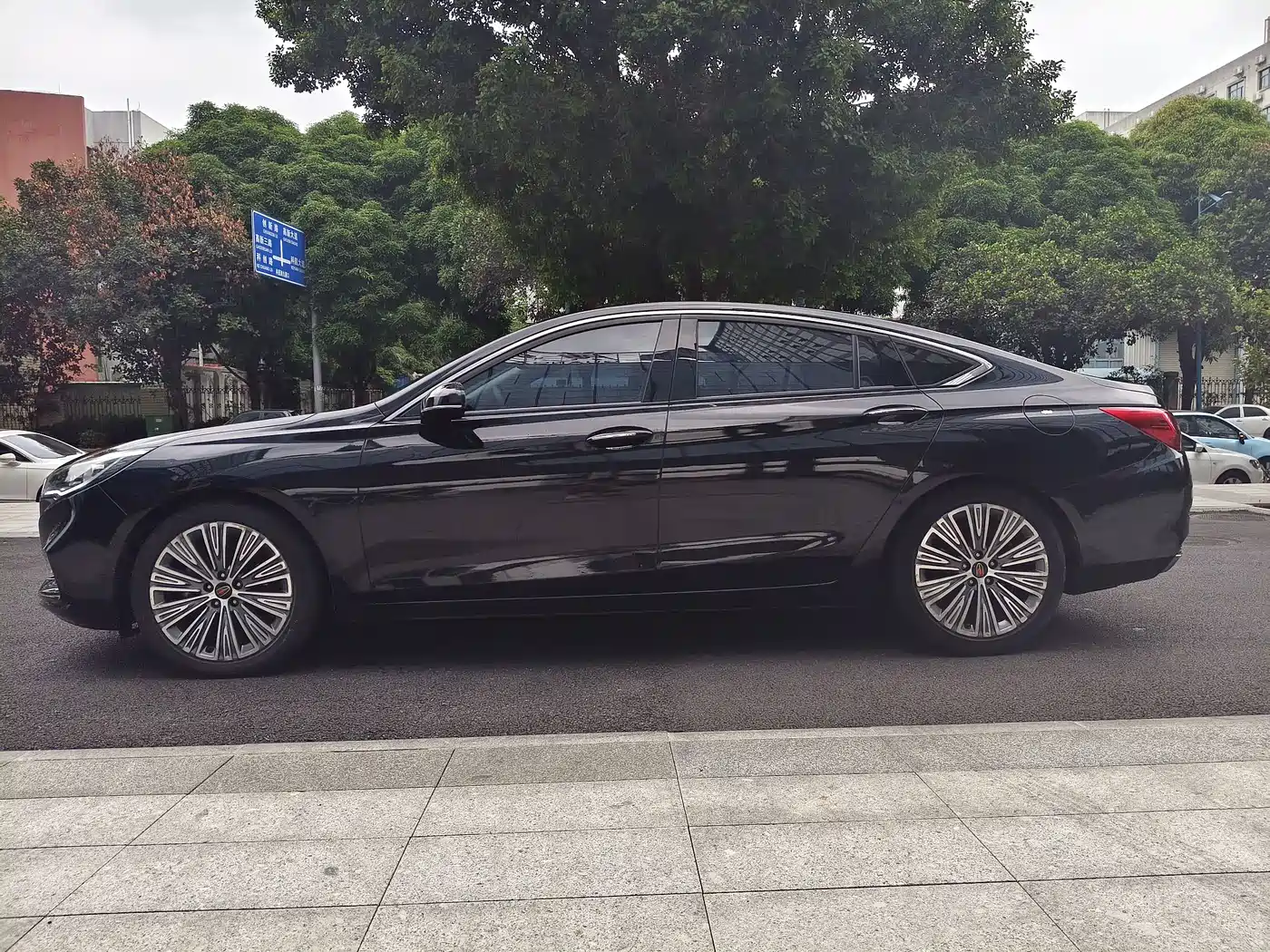 Hongqi H5 2022 Classic 1.8T Auto Smart Connect Flag Rhythm Edition фото 4