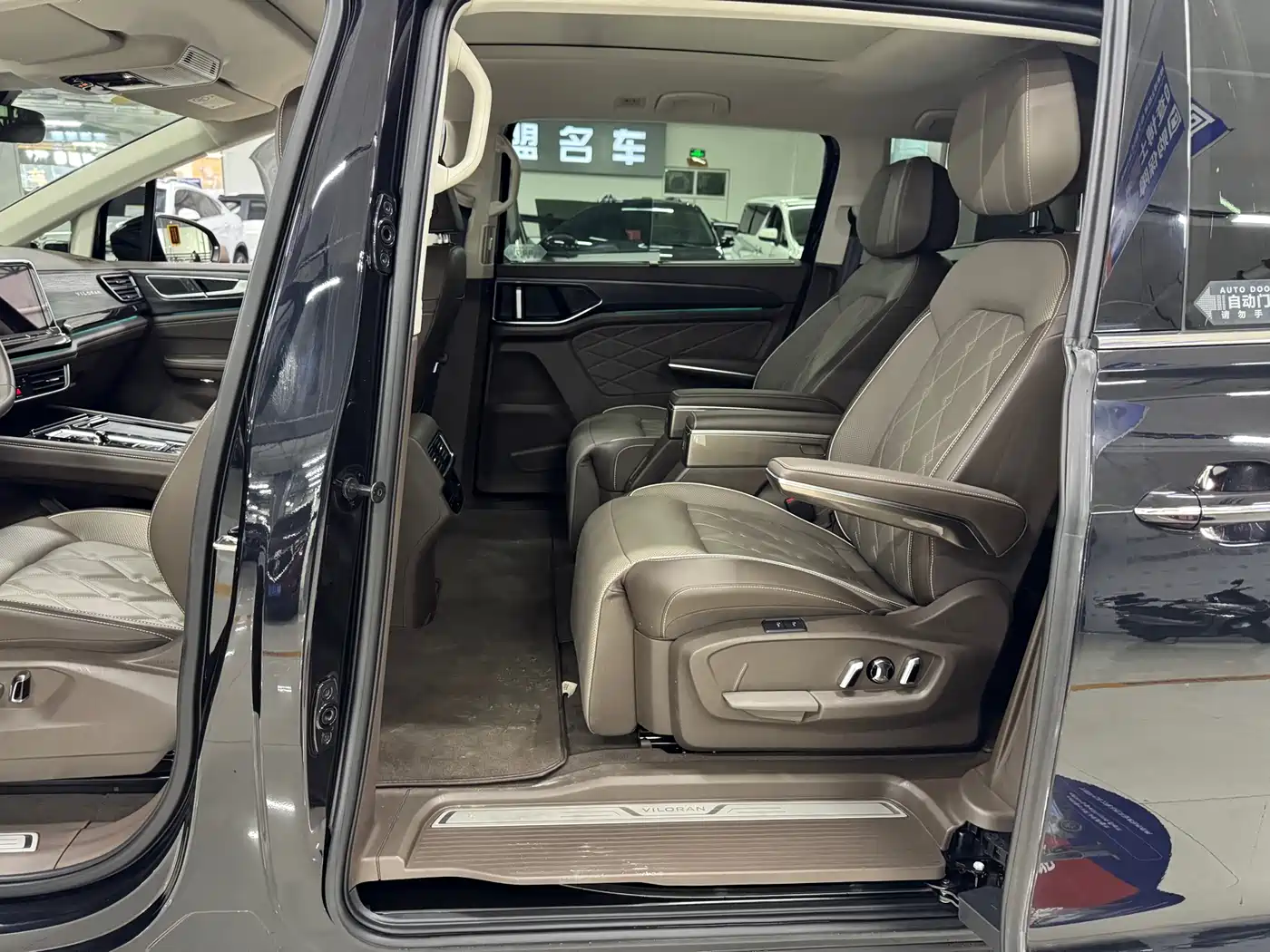 Volkswagen Viloran 2024 380TSI Executive Edition фото 6