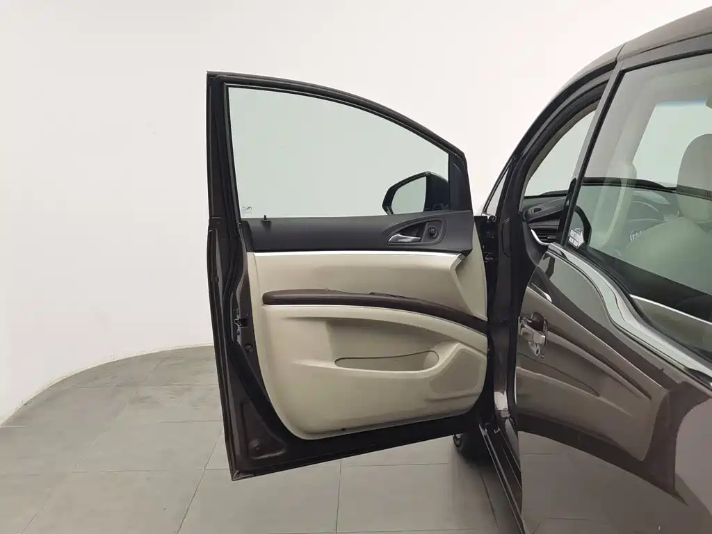 Photo 8 - Buick GL8
