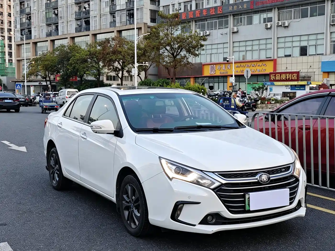 BYD Qin New Energy 2017 1.5T Premium Model фото 3