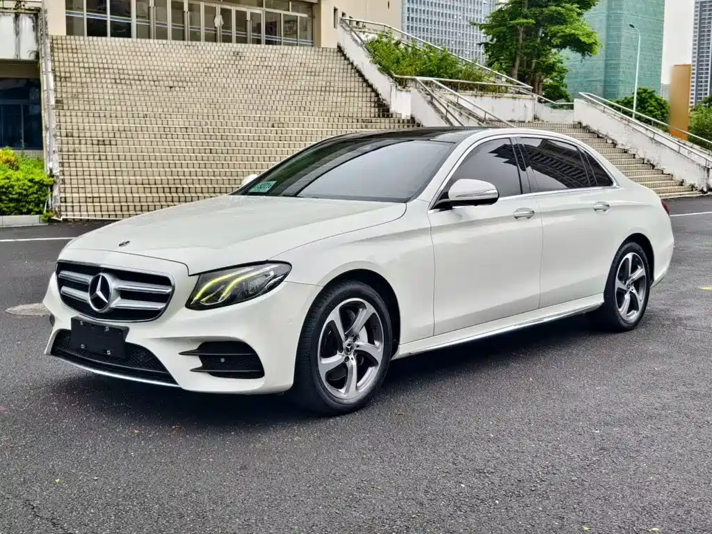 Фото 1 - Mercedes-Benz E-Class