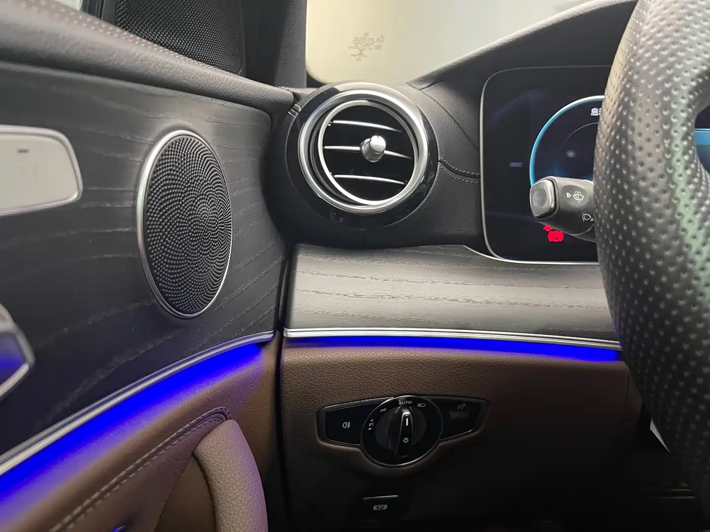 Mercedes-Benz E-Class 2022 E 260 L Sport фото 18