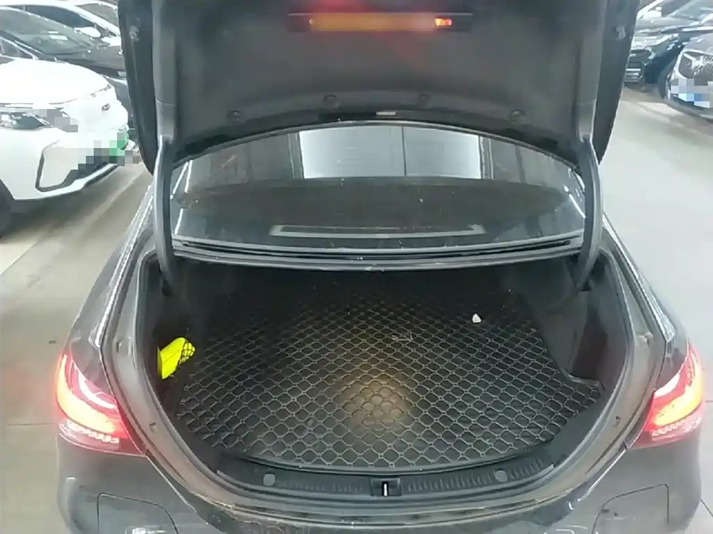 Mercedes-Benz E-Class New Energy 2022 Facelift III E 350 e L Plug-in Hybrid Sedan фото 18