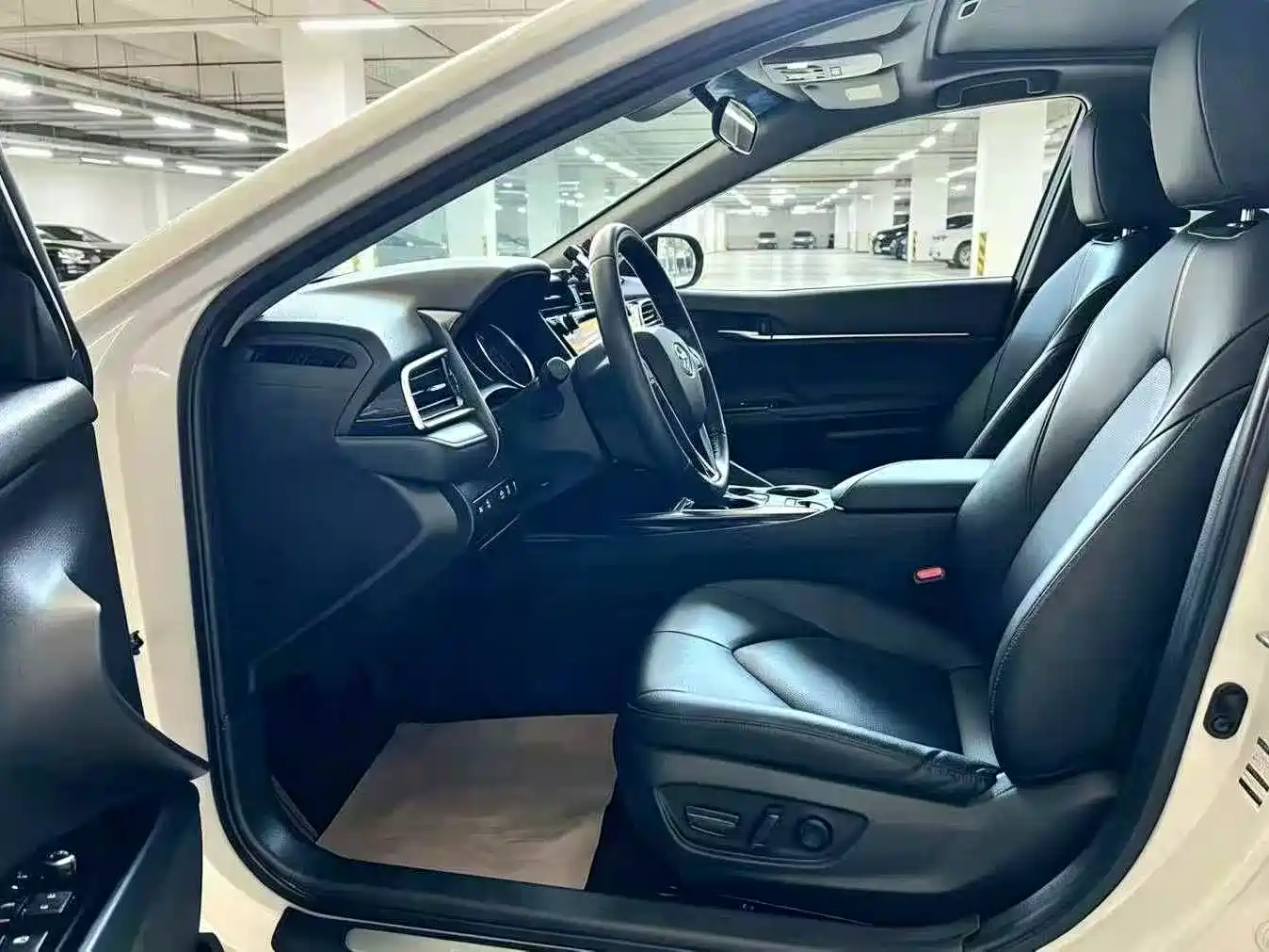 Toyota Camry 2019 2.0G Luxury (China V) фото 4