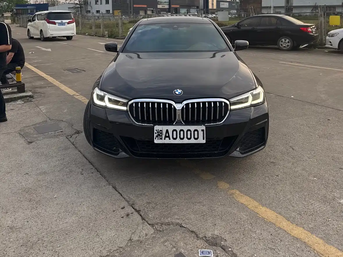 BMW 5 Series 2022 525Li M Sport Package фото 12