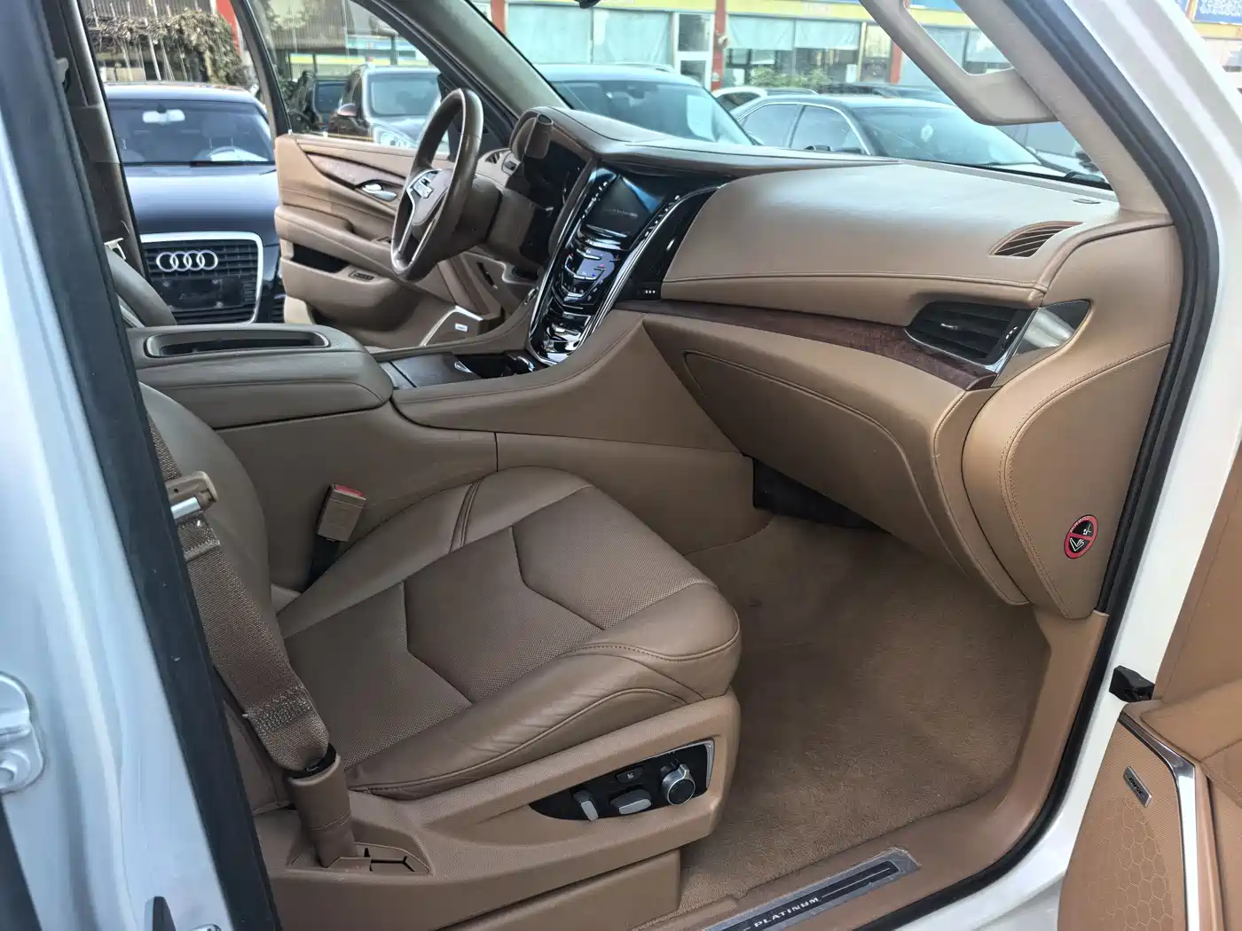 Cadillac Escalade 2017 6.2L ESV Platinum Extended фото 7