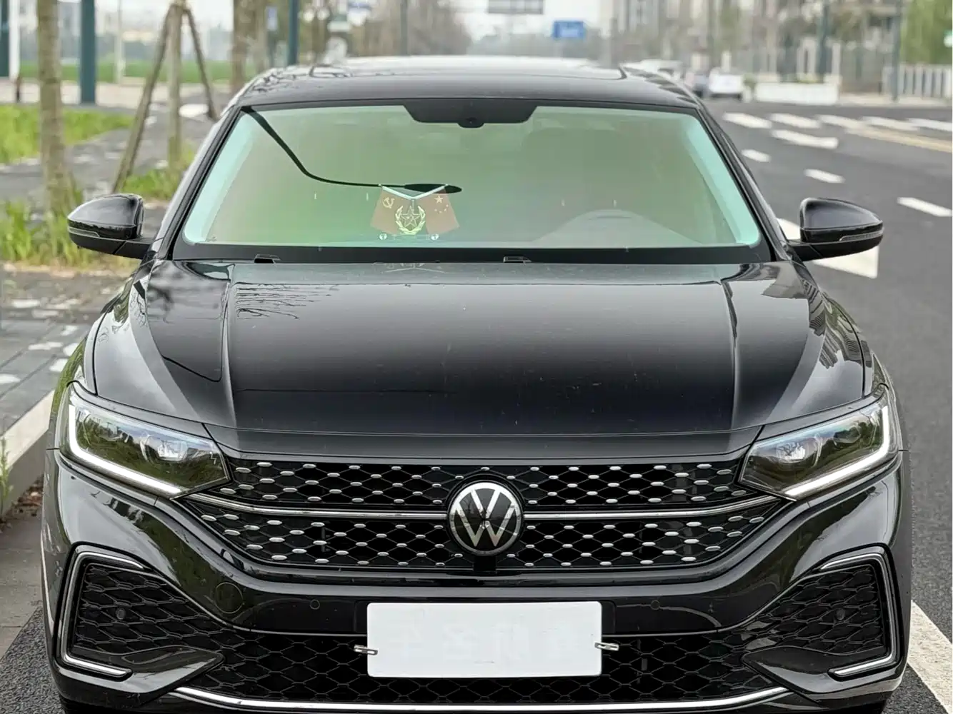 Volkswagen Passat 2025 Outstanding 380TSI Dragon Soaring Edition фото 3