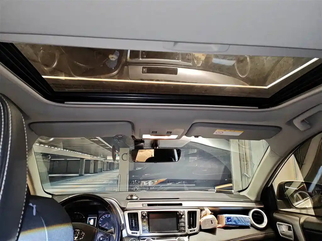 Toyota RAV4 Rongfang 2016 2.0L CVT 2WD Smart (China V) фото 9