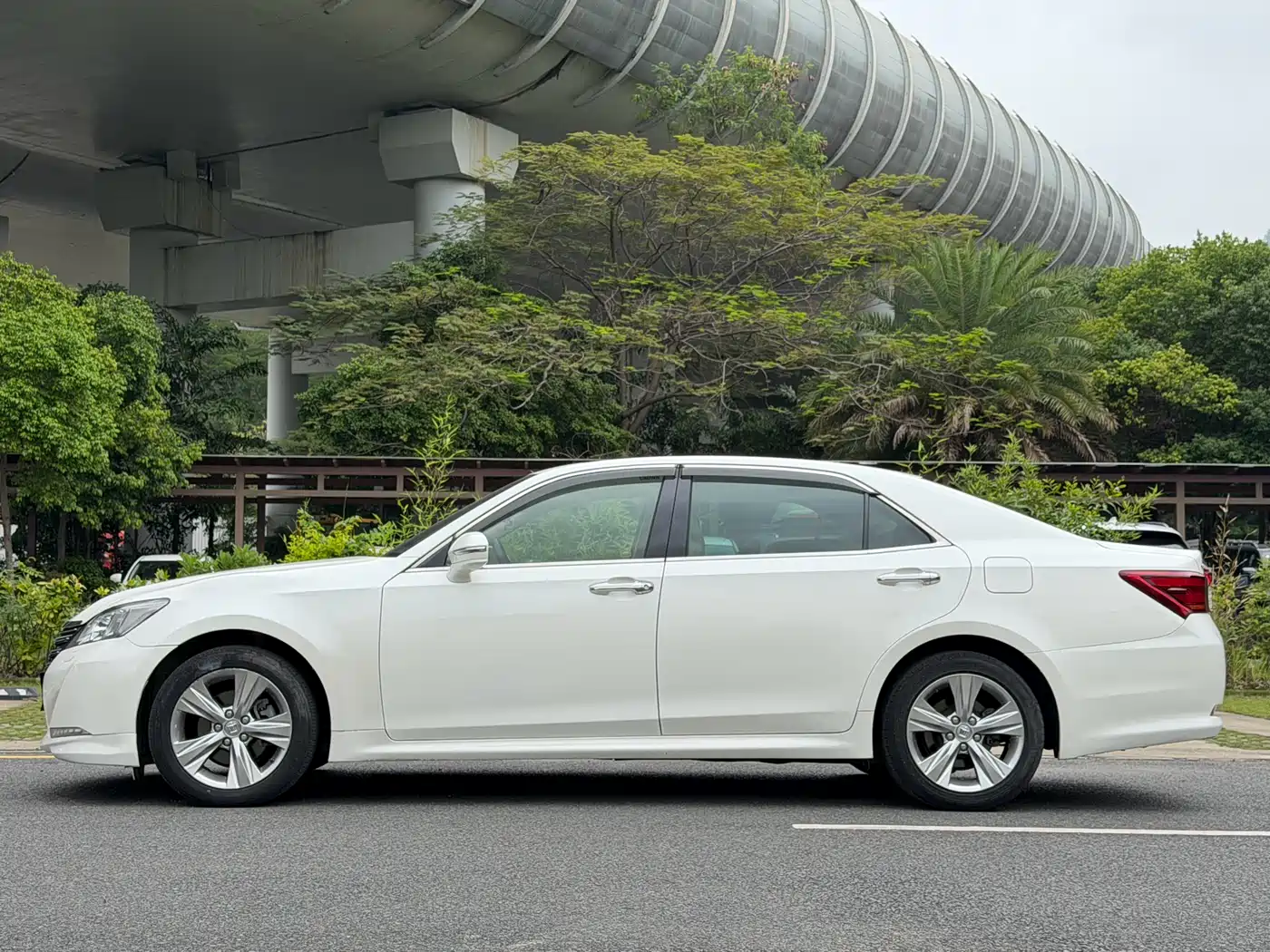 Toyota Crown 2015 2.5L Fashion Limited Edition фото 4