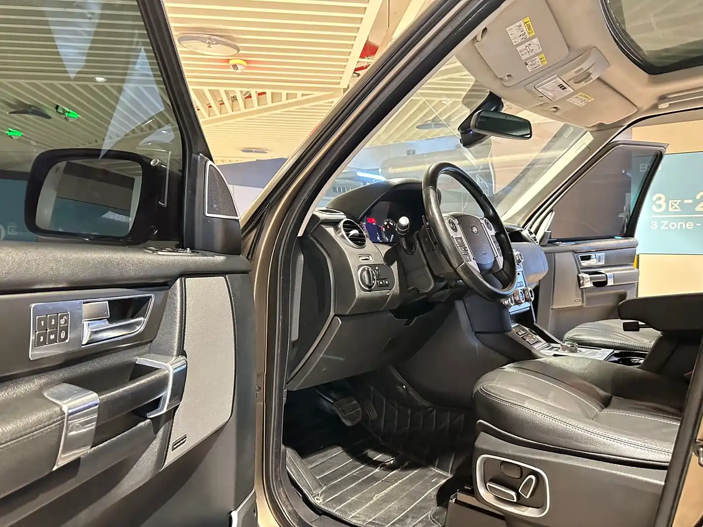 Land Rover Discovery 2013 3.0 SDV6 HSE Diesel фото 10