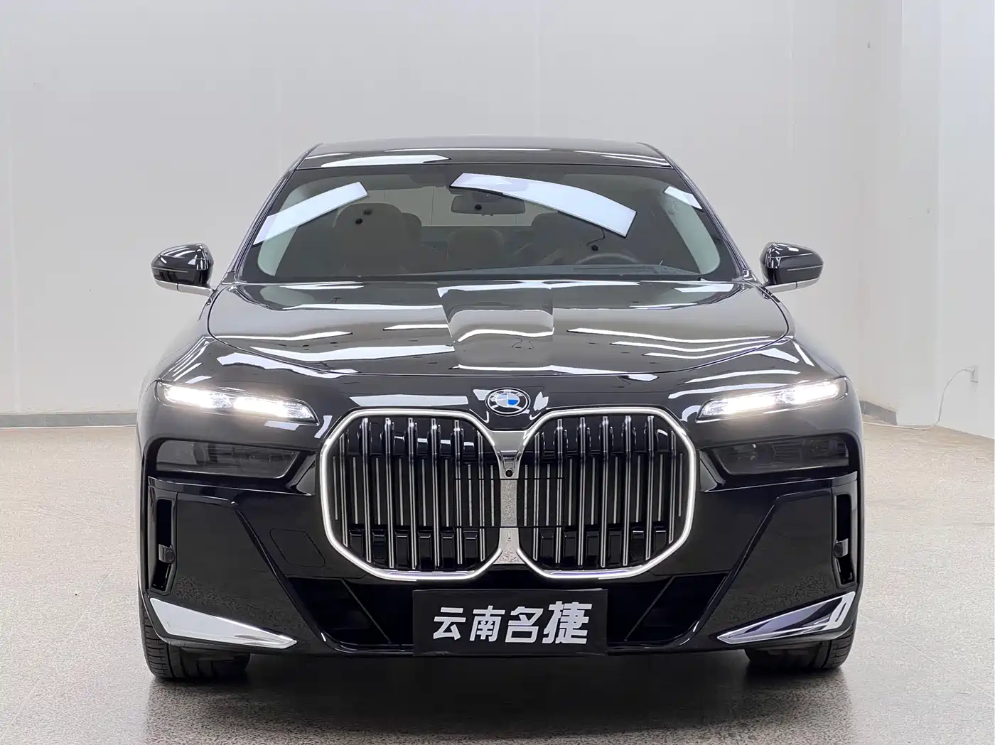 BMW 7 Series 2023 Model 740Li Leading M Sport Package фото 2