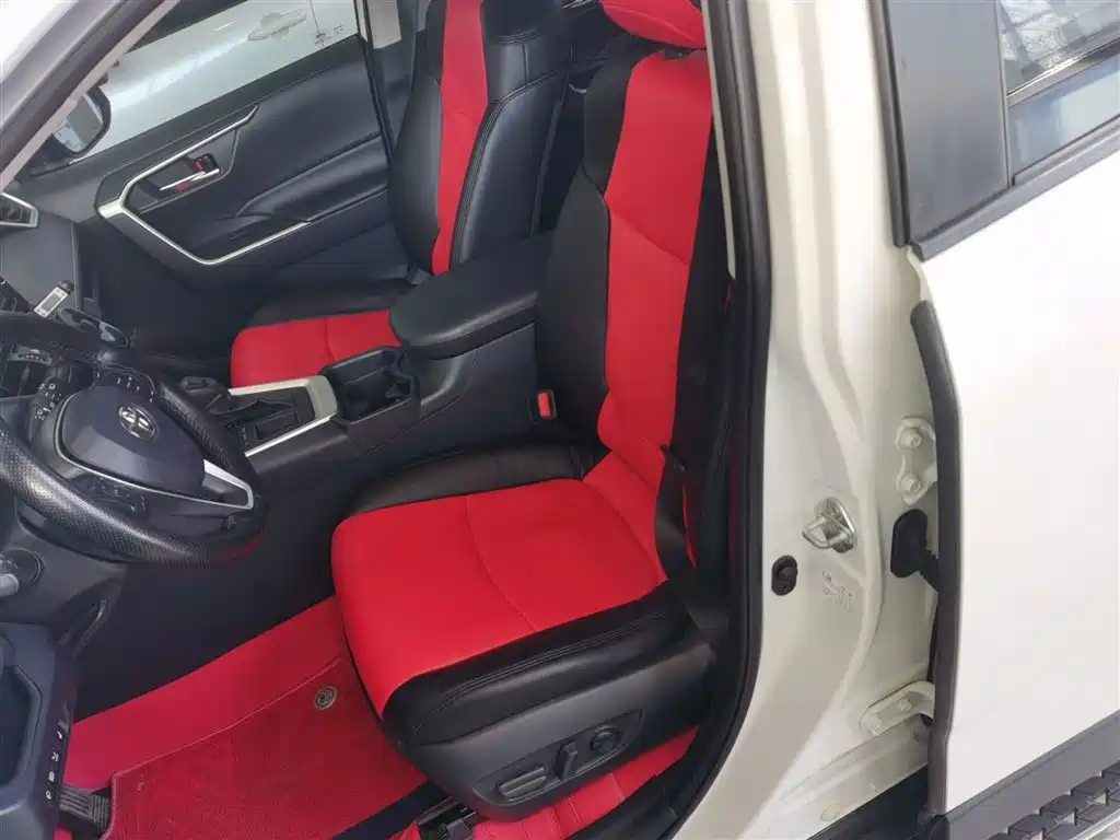 Toyota RAV4 Rongfang 2020 2.0L CVT 2WD Trend Edition фото 7