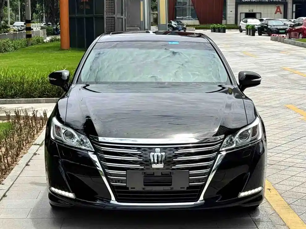 Toyota Crown 2015 2.0T Fashion фото 2