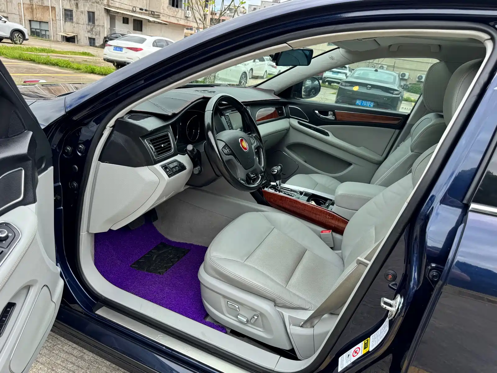 Фото 9 - Hongqi H7