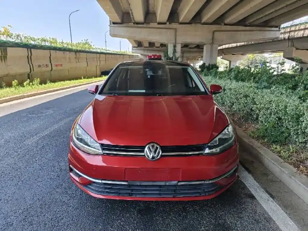 Фото 2 - Volkswagen Golf