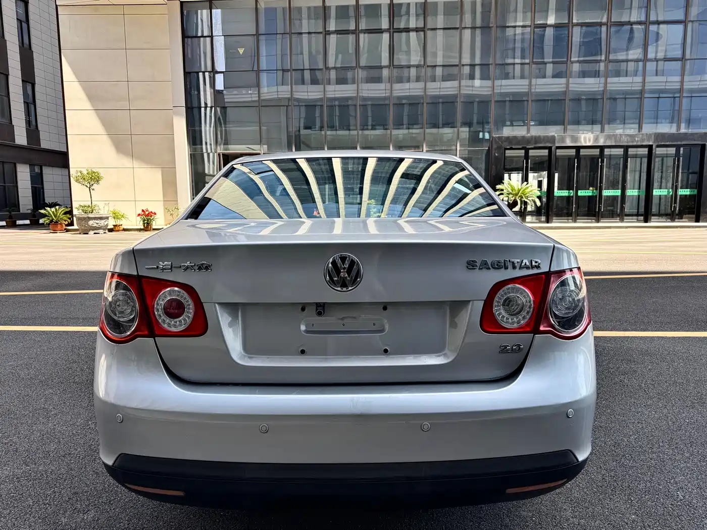 Volkswagen Sagitar 2009 2.0L Automatic Leather Edition фото 5