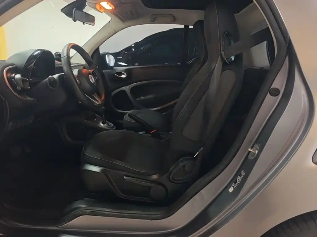 smart fortwo 2019 2019 0.9T 66kW Hardtop Wind Edition China VI