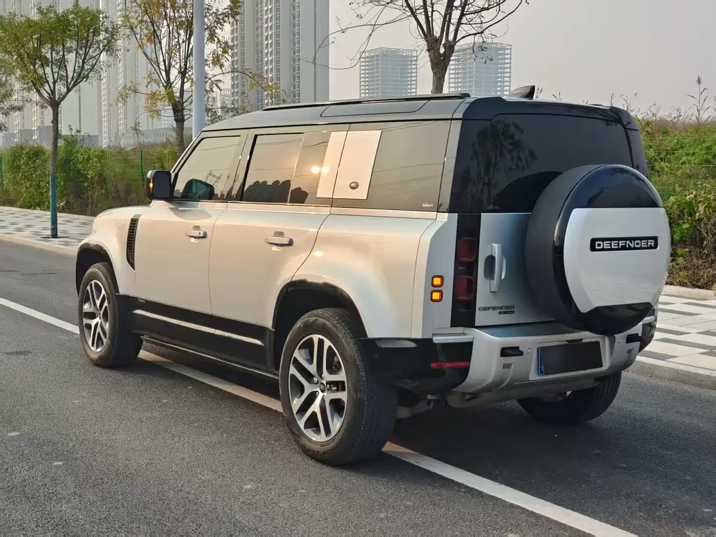 Land Rover Defender 2021 110 P400 X-DYNAMIC HSE фото 7