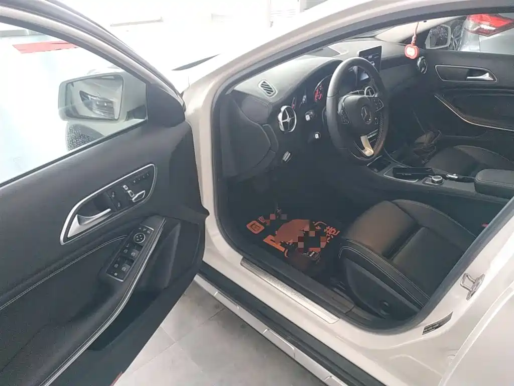 Mercedes-Benz GLA 2018 GLA 200 Fashion фото 13