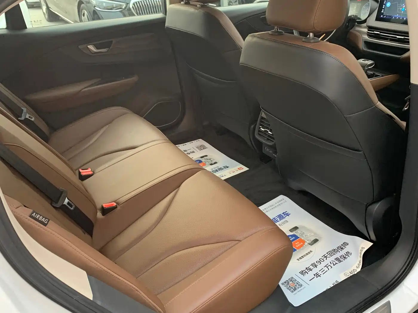 Hongqi E-QM5 2022 431km Charging Enjoyment Edition фото 12