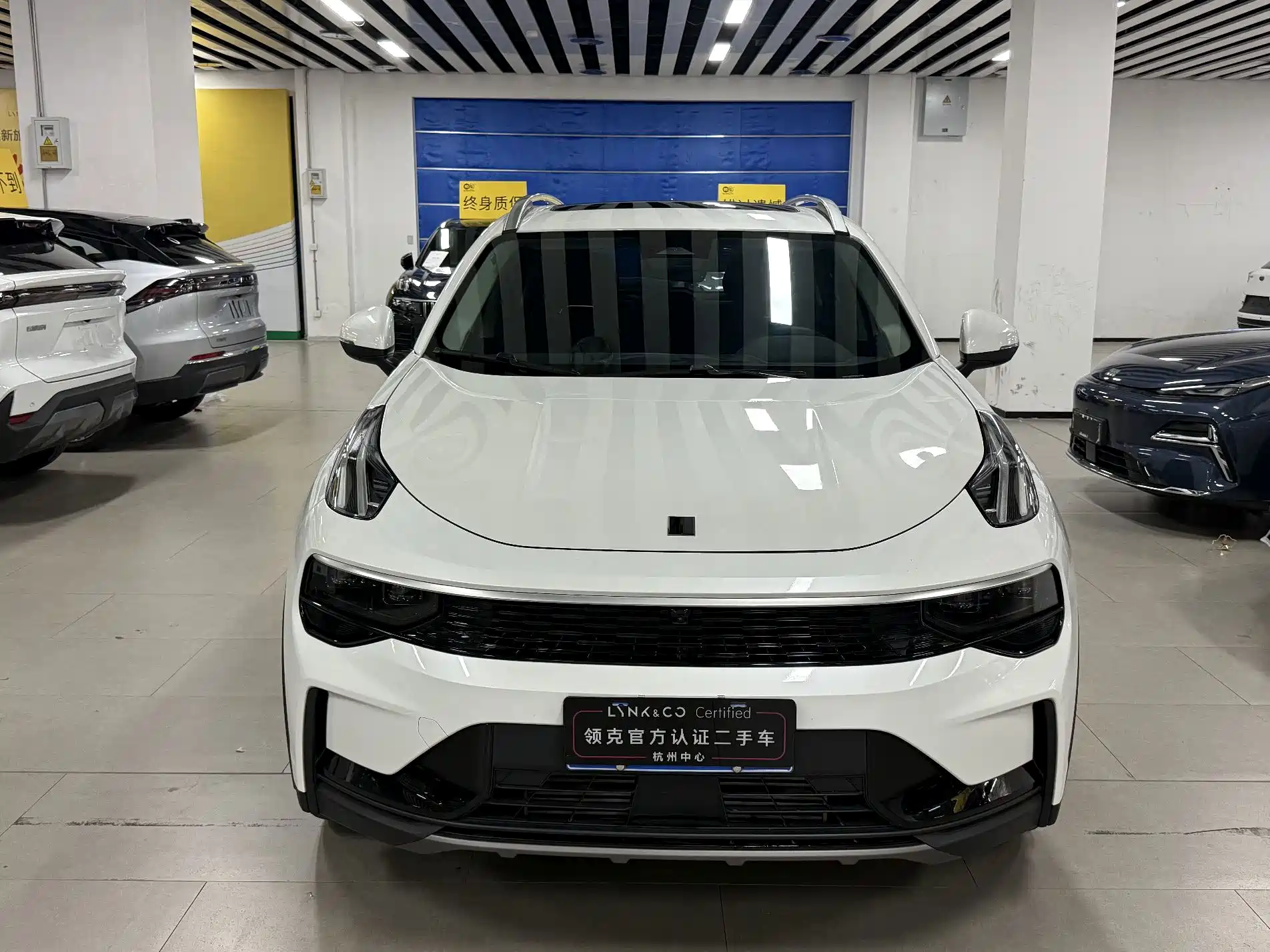 Фото 2 - Lynk & Co 01