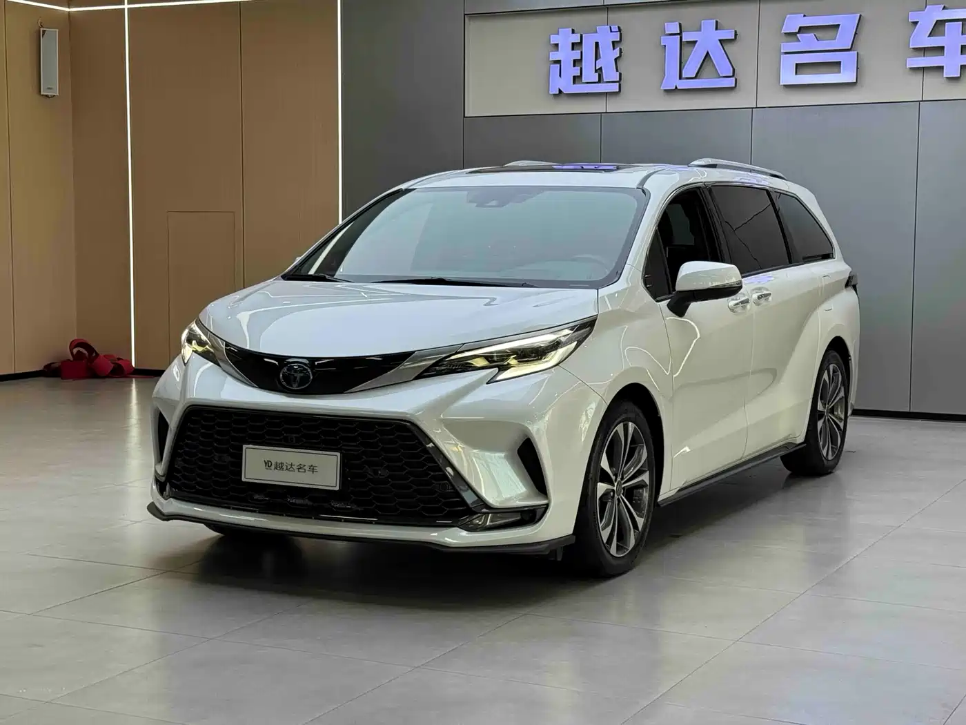 Toyota Granvia 2023 2.5L Hybrid Flagship VIP Edition фото 5
